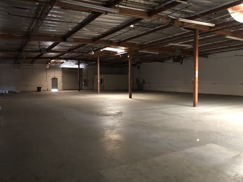 More Photos Of 1250 Railroad St, Corona Warehouse For Lease