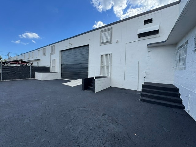 More Photos Of 286-288 NE 67th St, Miami Warehouse For Lease