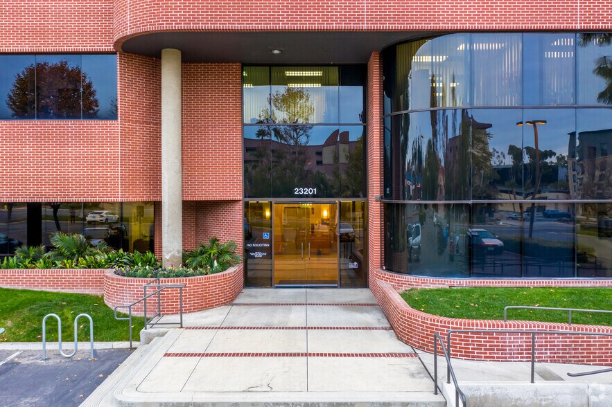 More Photos Of 23201 Lake Center Dr, Lake Forest Office For Lease