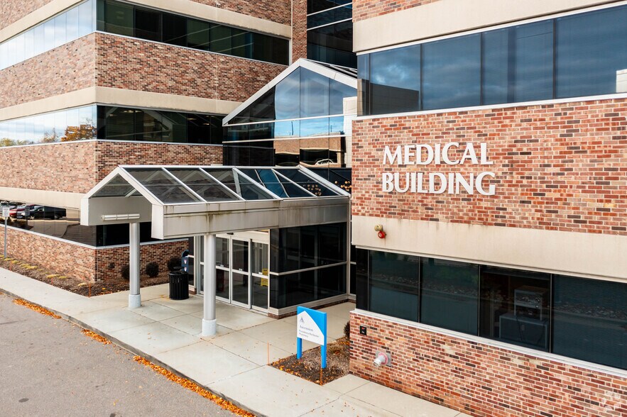 More Photos Of 1135 W University Dr, Rochester Hills Medical For Lease