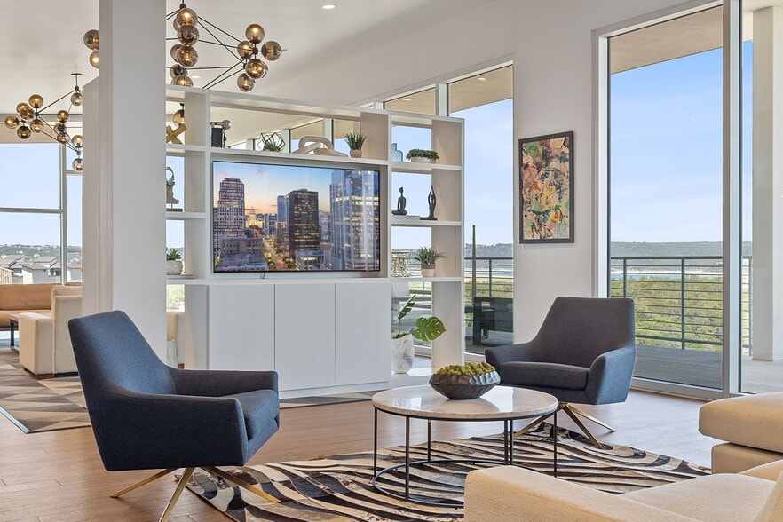 More Photos Of 4229 FM 620, Austin Showroom For Sale