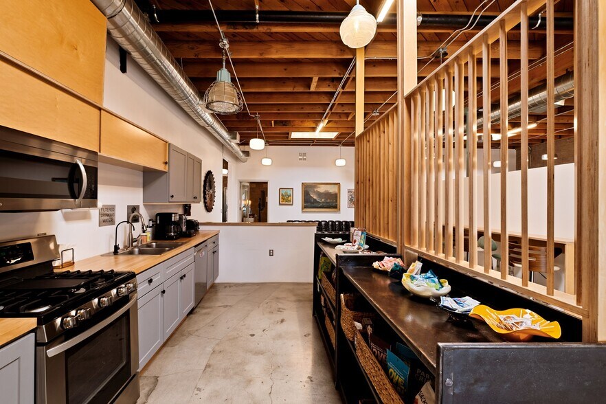 More Photos Of 5450-5458 W Washington Blvd, Los Angeles Office For Lease