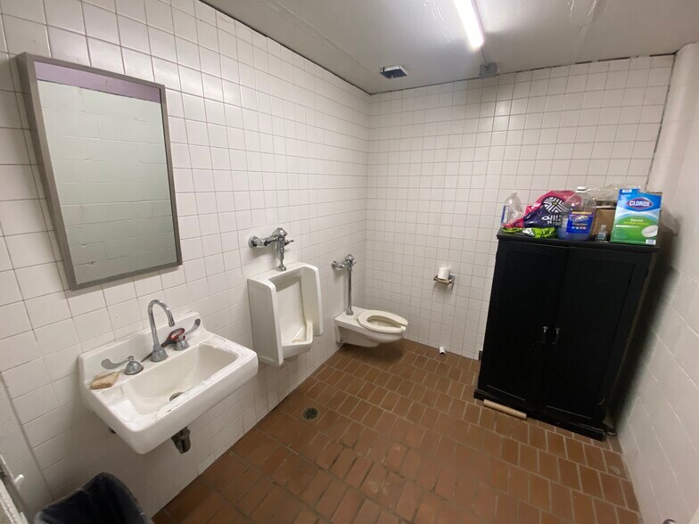 More Photos Of 612 11th Ave NW, Rochester Distribution For Sale