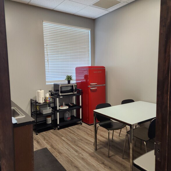 More Photos Of 8730-8732 W Fountain Ave, Tampa Medical For Lease