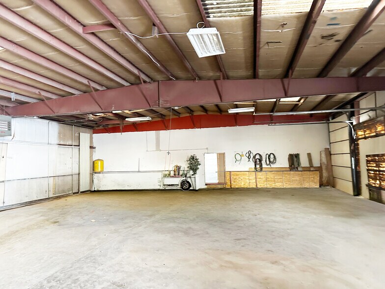 More Photos Of 3203-3223 Oakland St, Aurora Warehouse For Sale
