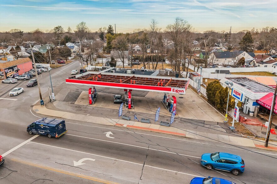 Primary Photo Of 172 Howells Rd, Bay Shore Service Station For Sale