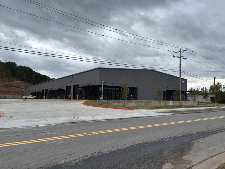 More Photos Of 7520 Counts Massie Rd, North Little Rock Distribution For Lease