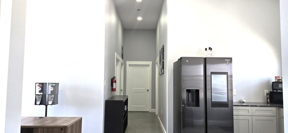 More Photos Of 21360 N Frontage Rd, Iowa Office Residential For Lease