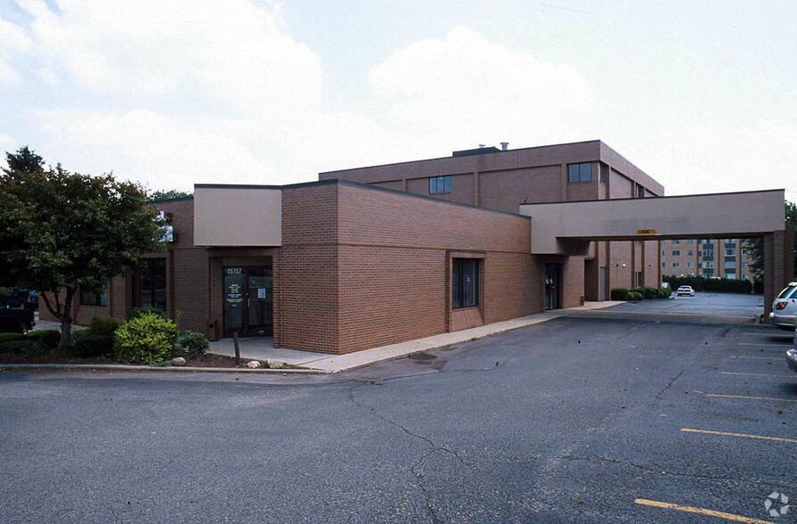 Primary Photo Of 25757-25761 Lorain Rd, North Olmsted Medical For Lease