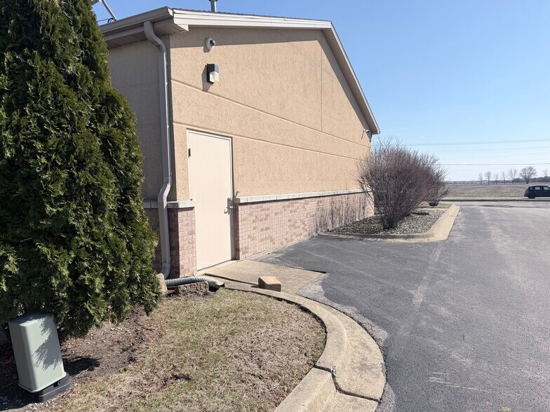 More Photos Of 150 N Prairie View Dr, Manteno General Retail For Sale