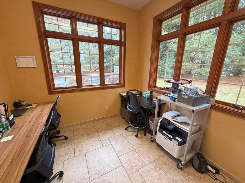 More Photos Of 7971 Moorsbridge Rd, Portage Medical For Lease