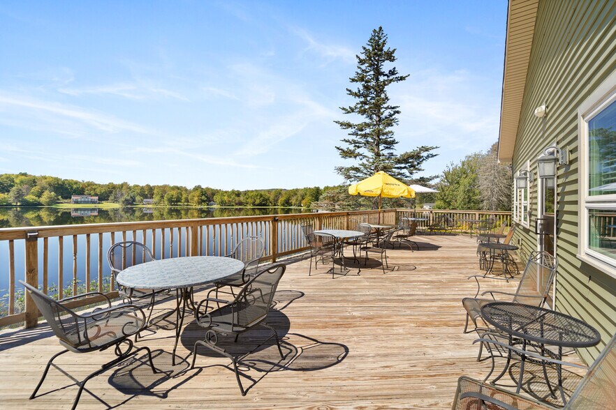 More Photos Of 60 Lake Lorain Rd, Poyntelle Restaurant For Sale
