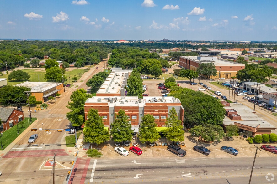 More Photos Of 100 S Main St, Duncanville Storefront Retail Residential For Lease