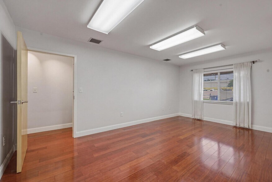 More Photos Of 1210 NE 8th Ave, Fort Lauderdale Warehouse For Sale