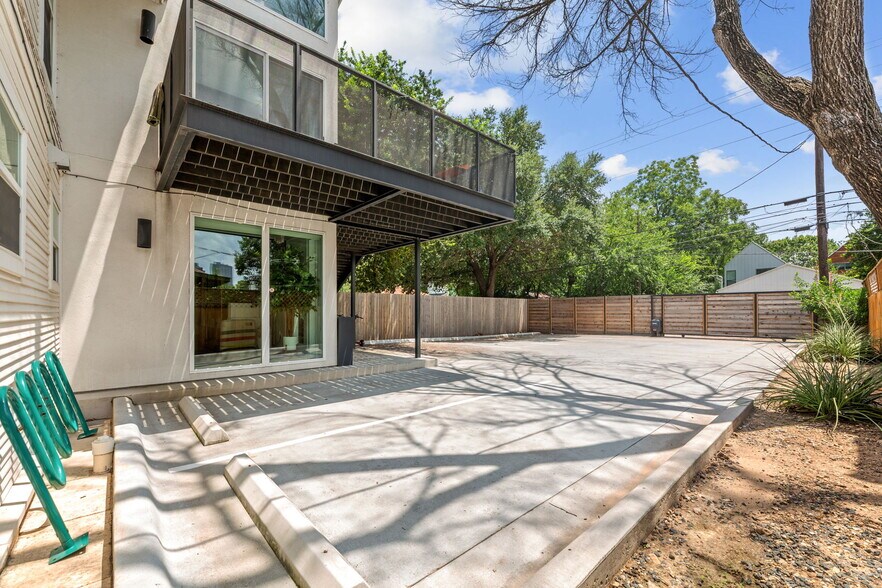 More Photos Of 1801 E Cesar Chavez St, Austin Loft Creative Space For Sale