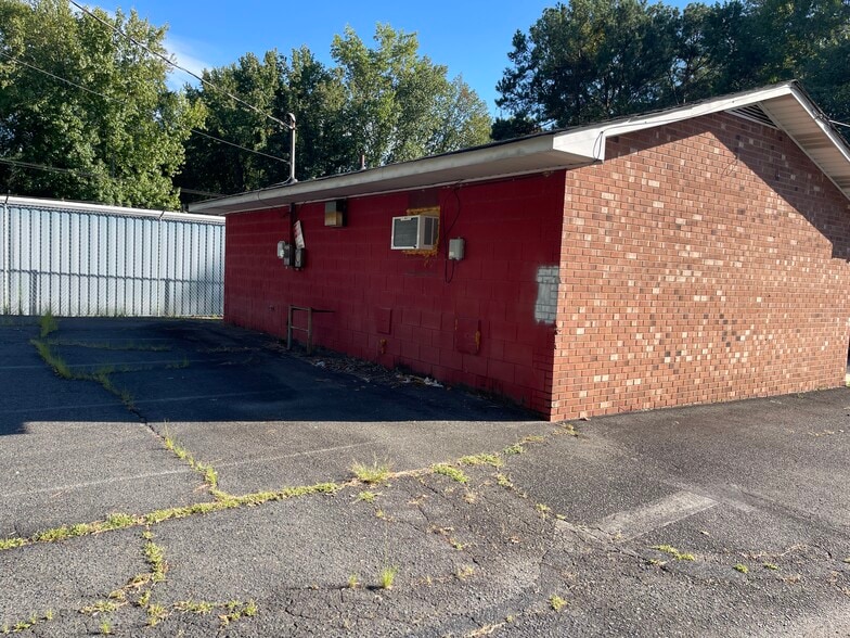 More Photos Of 811 Lakeview St, Kannapolis Freestanding For Sale