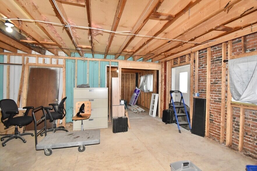 More Photos Of 45 Bethany Rd, Monson Manufacturing For Sale