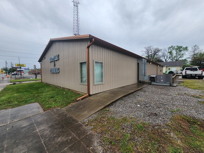 More Photos Of 109 W Poplar St, Harrisburg Specialty For Sale