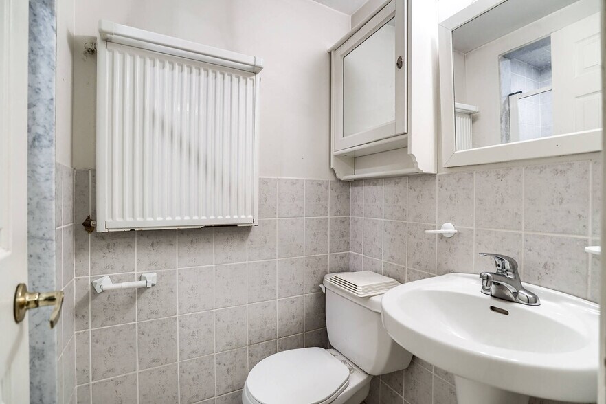 More Photos Of 4 Oriole Gdns, Toronto Apartments For Sale