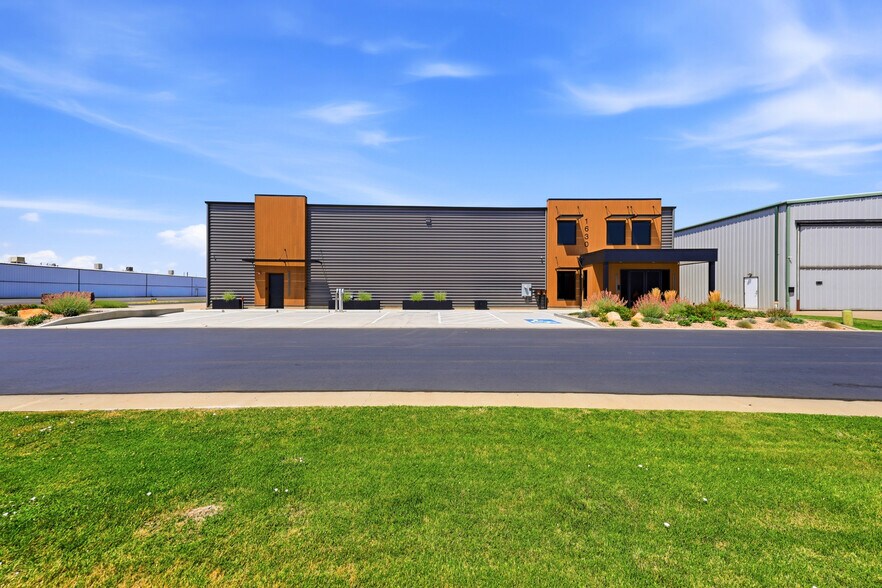 More Photos Of 1630 W 2225 S, Woods Cross Airplane Hangar For Lease