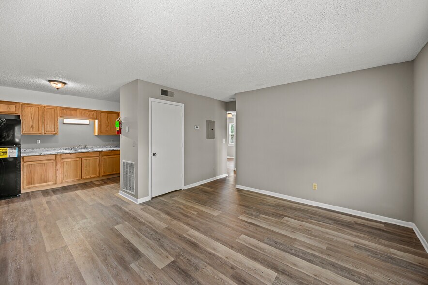 More Photos Of 151 Wallace Blvd, Clarksville Apartments For Sale