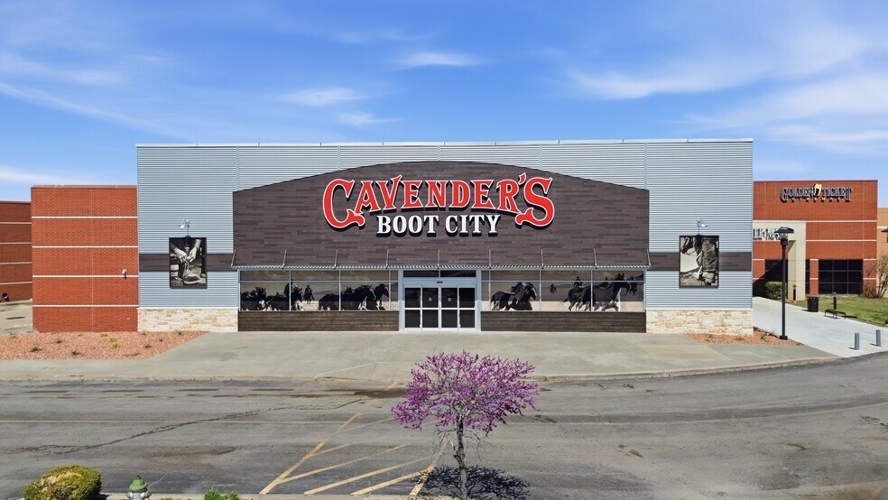 Primary Photo Of 4901 N Kickapoo Ave, Shawnee General Retail For Sale