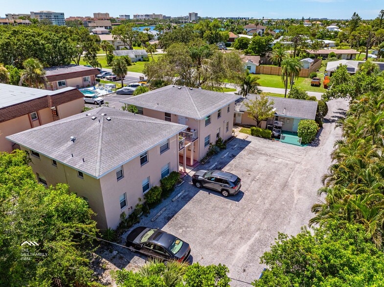 More Photos Of 1630 Redwood St, Sarasota Apartments For Sale