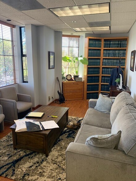 More Photos Of 1015 Chestnut Ave, Carlsbad Office For Sale