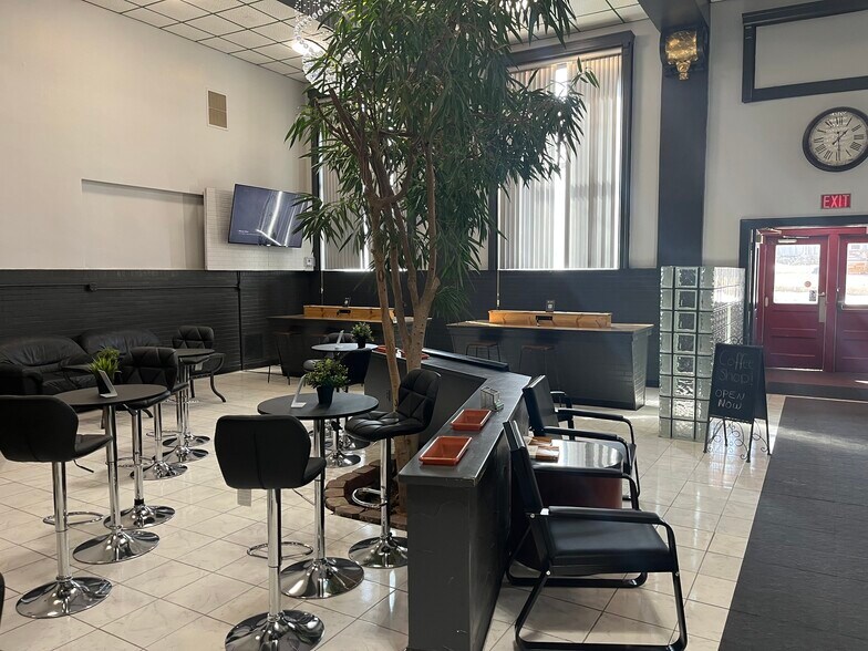 More Photos Of 1034 S 18th St, Manitowoc Flex For Lease