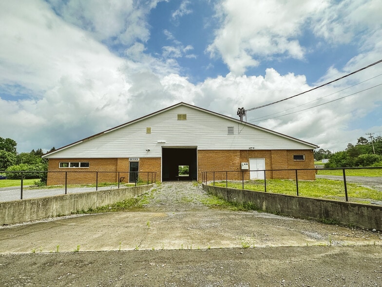 More Photos Of 338 Pound Ln, Duncansville Light Distribution For Lease