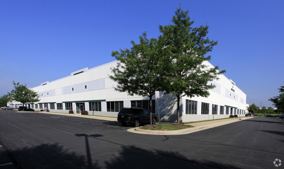 Primary Photo Of 22880 Glenn Dr, Sterling Warehouse For Lease