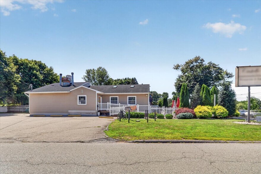 More Photos Of 11 E Pattagansett Rd, Niantic Restaurant For Sale