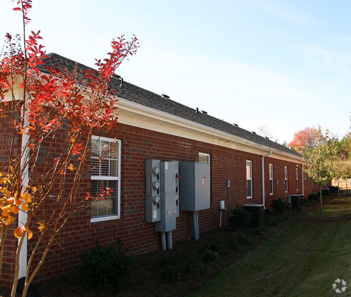 More Photos Of 1815 Lockeway Dr, Alpharetta Office For Sale