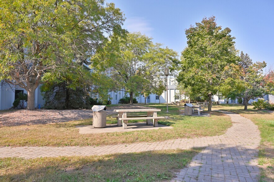 More Photos Of 701 33rd Ave N, Saint Cloud Manufacturing For Sale