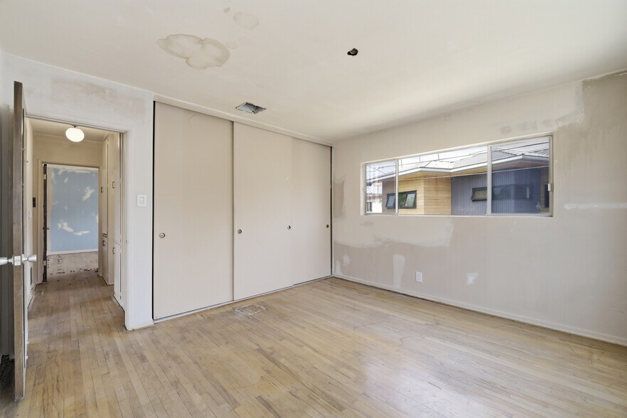 More Photos Of 915 W Olive Ave, Burbank Office For Sale