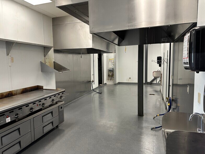 More Photos Of 1313 S Dewey St, North Platte Fast Food For Lease