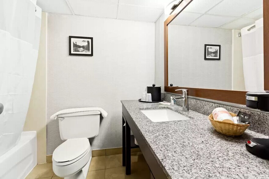 More Photos Of 2541 Chestnut Ridge Rd, Grantsville Hotel For Sale