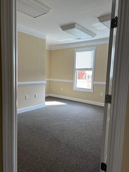More Photos Of 2487 Cedarcrest Rd, Acworth Unknown For Lease