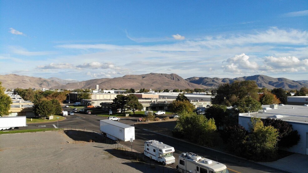 More Photos Of 385 Freeport Blvd, Sparks Light Distribution For Lease