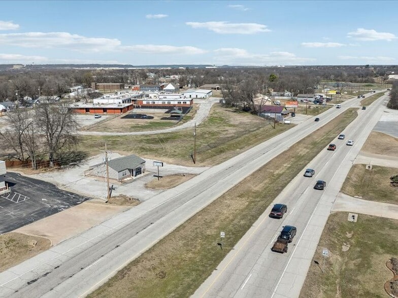 More Photos Of 1830 N Highway 66, Catoosa Freestanding For Sale