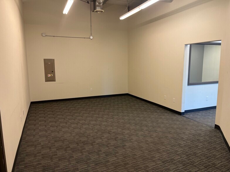 More Photos Of 8601 W Clearwater Ave, Kennewick Office For Lease