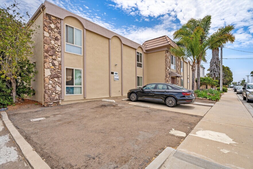 More Photos Of 635 Emory St, Imperial Beach Apartments For Sale