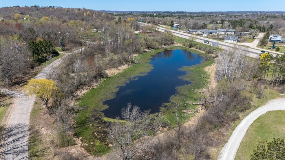More Photos Of E3440 S Appletree Ln, Waupaca Office For Sale