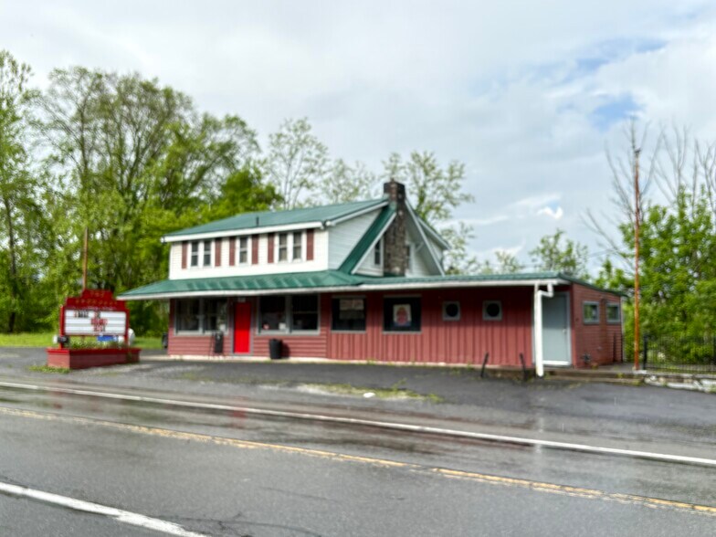 Primary Photo Of 4285 N Delaware Dr, Mount Bethel Restaurant For Sale
