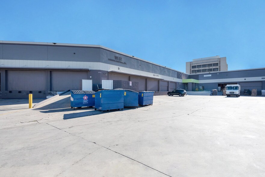 More Photos Of 220-240 W Ivy Ave, Inglewood Truck Terminal For Lease