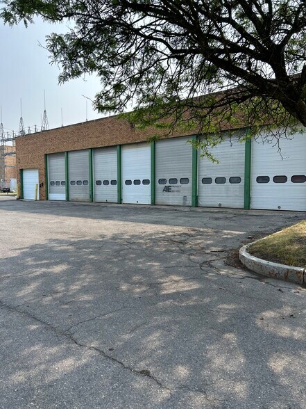 More Photos Of 414 Continuum Dr, Liverpool Warehouse For Sale