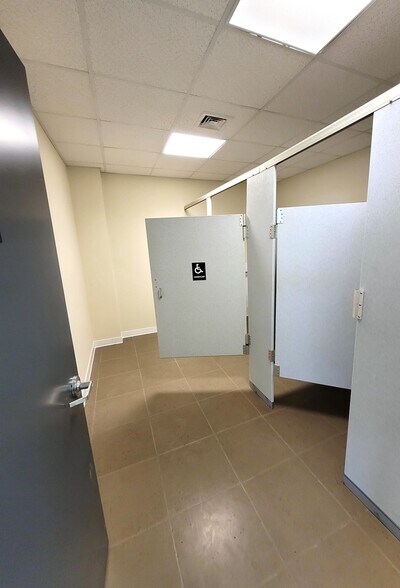 More Photos Of 76-09 Queens Blvd, Elmhurst Office For Lease