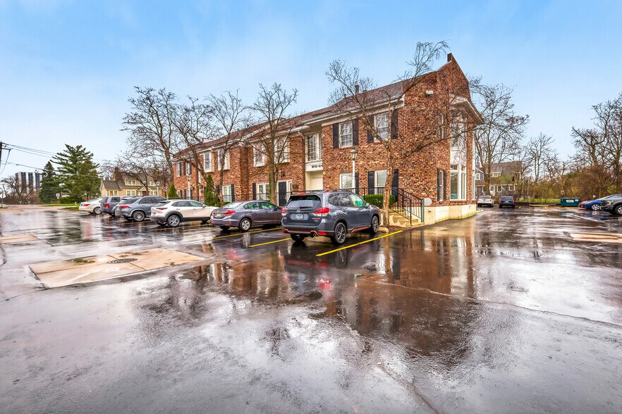 More Photos Of 610 W Roosevelt Rd, Wheaton Medical For Lease