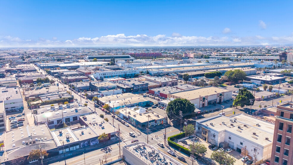 More Photos Of 1948 E 7th St, Los Angeles Bar For Lease