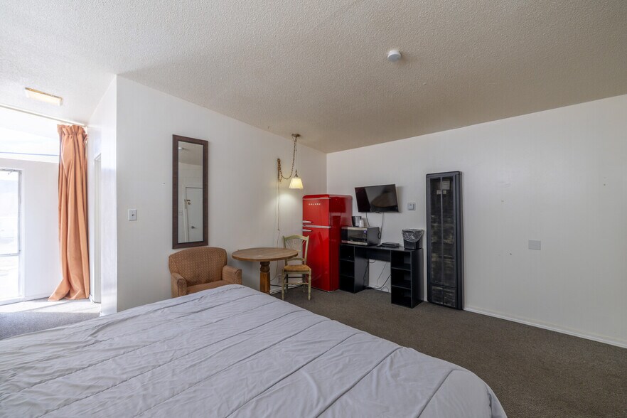 More Photos Of 440 E A St, Casper Hotel For Sale